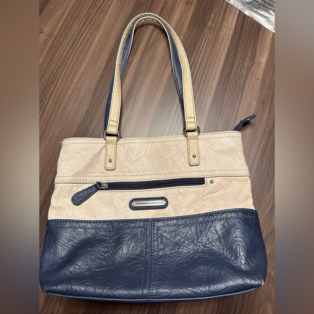 SOLD Stone Mountain 100% leather shoulder bag